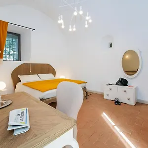 Herberg La Fortezza, Finale Ligure